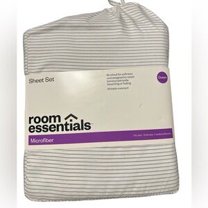 NWT Target Room Essentials Microfiber Queen Sheet Set - tag says blue stripe
B